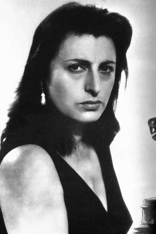 Anna Magnani interpretando a Elide