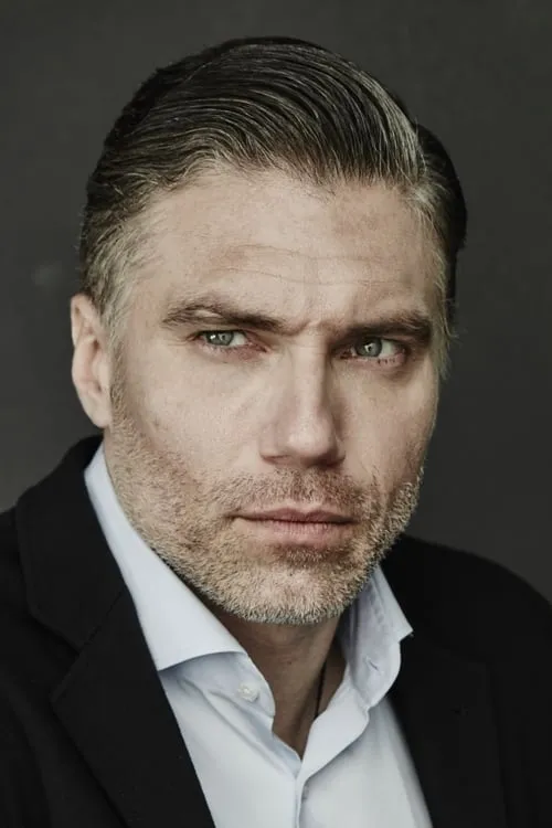 Foto de perfil del actor Anson Mount en el reparto