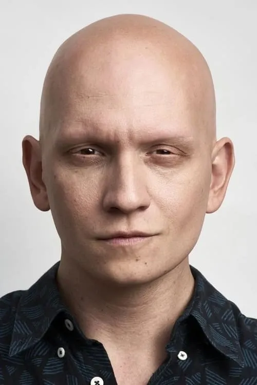 Foto de perfil del actor Anthony Carrigan en el reparto