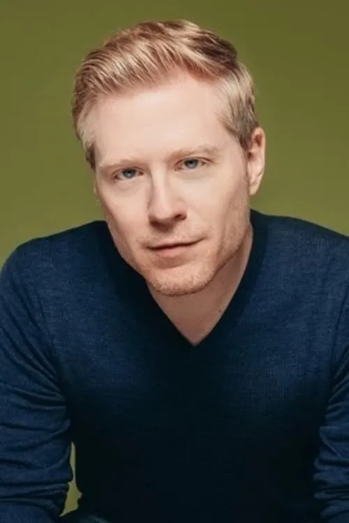 Anthony Rapp interpretando a Brad