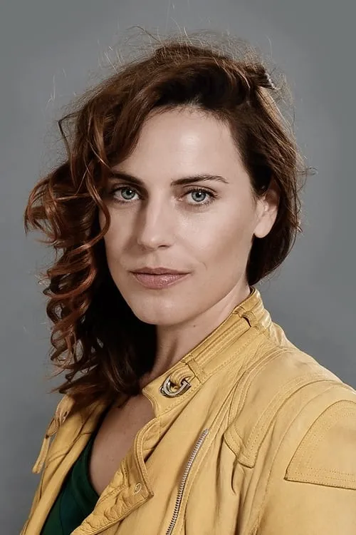 Antje Traue interpretando a Elisabeth Zollner