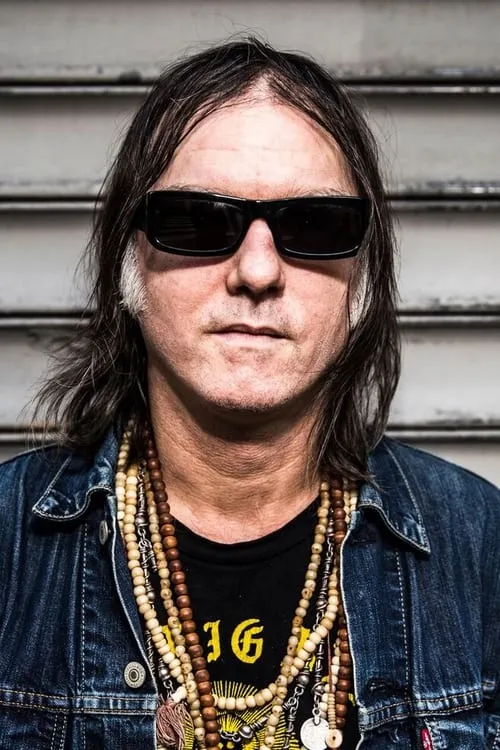 Anton Newcombe interpretando a Self