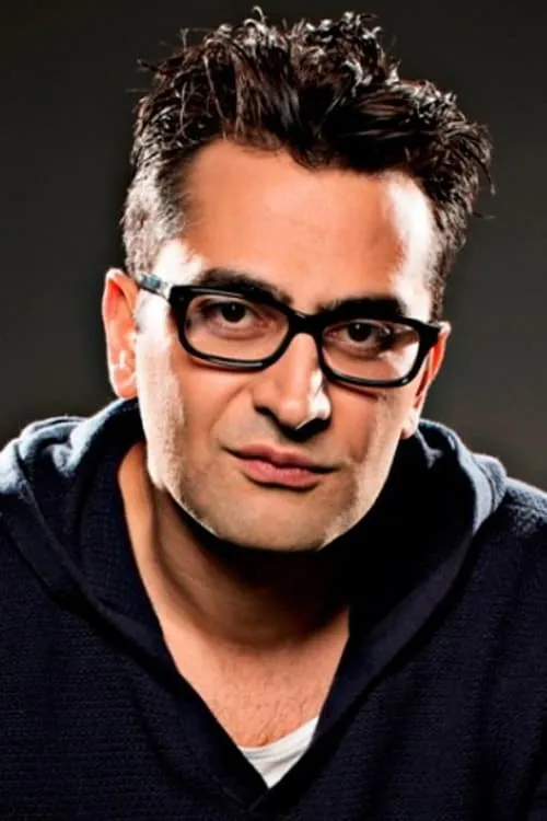 Antonio Esfandiari interpretando a Himself