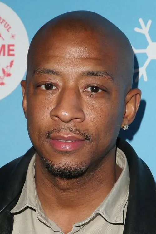 Antwon Tanner interpretando a Sgt. Sammy Washington