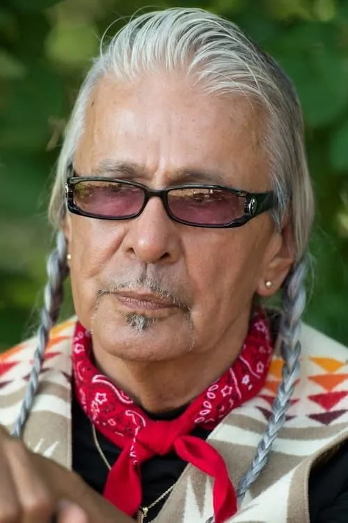 Saginaw Grant ha trabajado con Apesanahkwat en 2 ocasiones