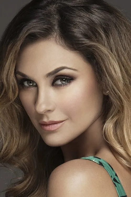 Aracely Arámbula interpretando a Self - Performer