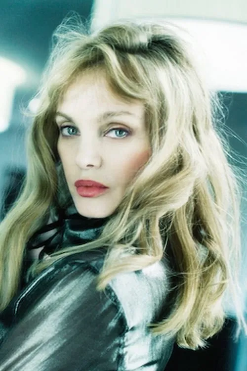 Arielle Dombasle interpretando a Arielle Dombasle