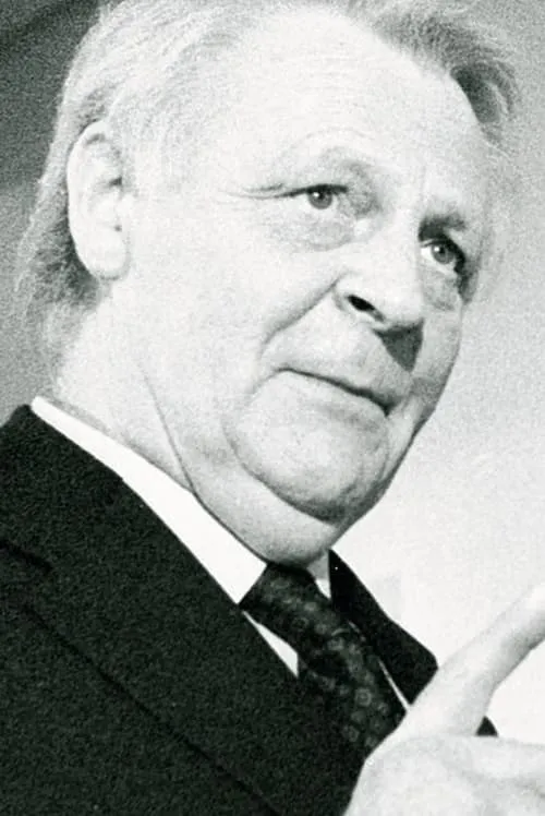 Arnold Marquis interpretando a Victor Schulz-Dernburg, Hofschauspieler