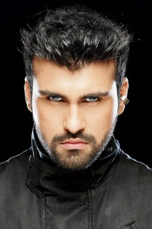 Arya Babbar interpretando a Akbar Khan