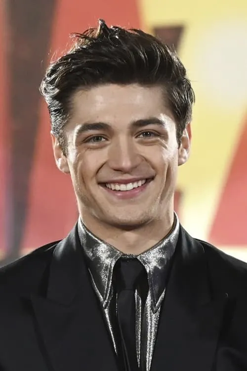 D.J. Cotrona ha trabajado con Asher Angel en 2 ocasiones