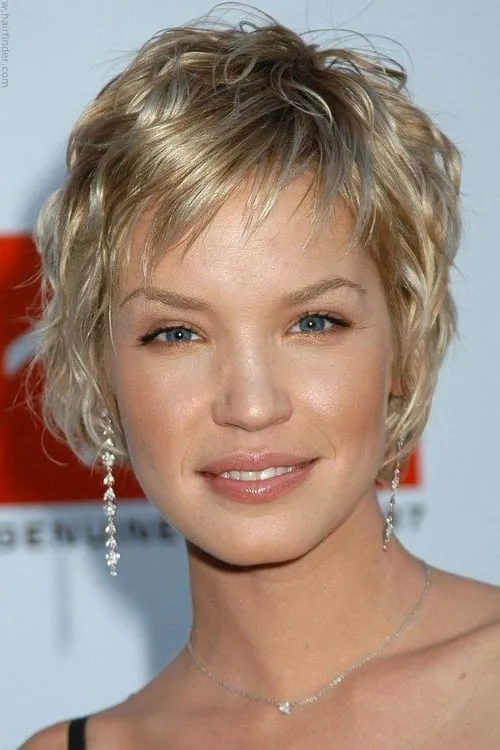 Ashley Scott interpretando a Annie