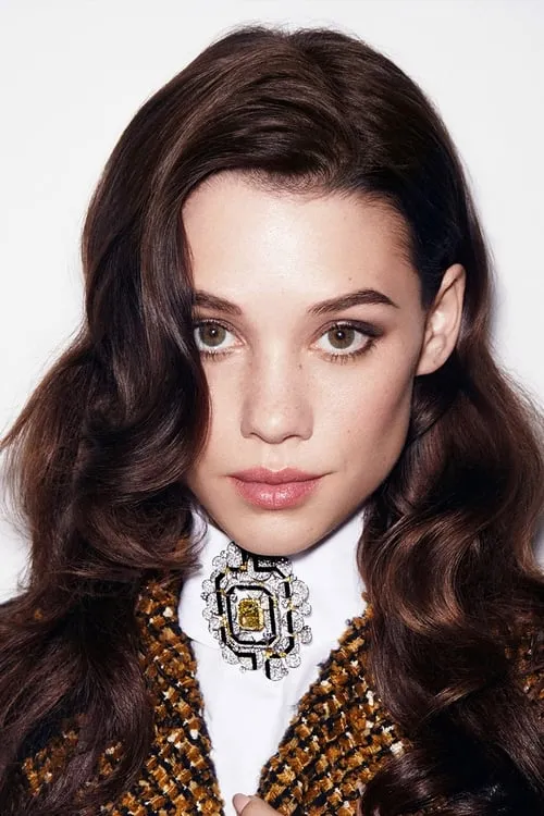 Astrid Bergès-Frisbey interpretando a Clara