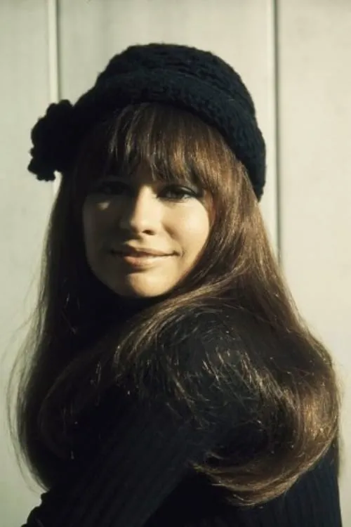 Astrud Gilberto interpretando a Self (archive footage)