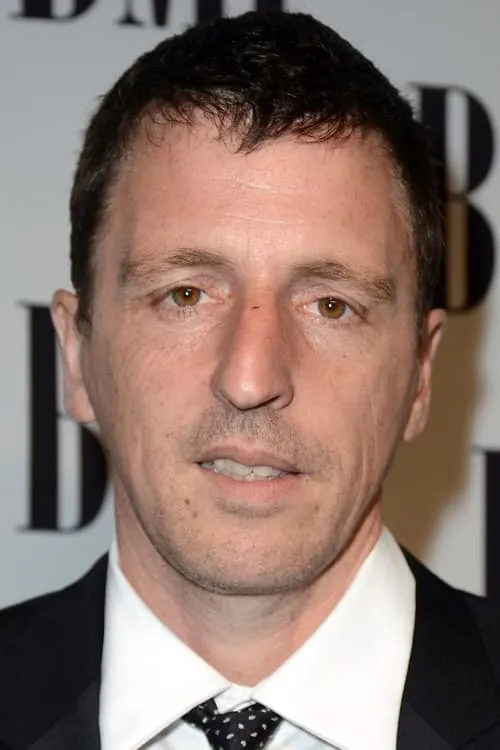 Atticus Ross interpretando a Himself