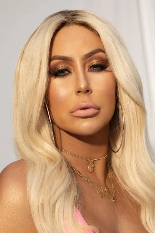 Aubrey O'Day interpretando a Self - Former Danity Kane Member