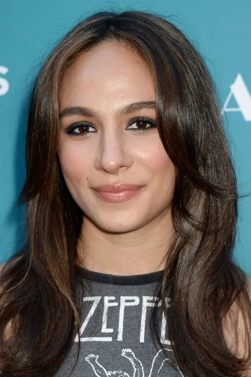 Aurora Perrineau interpretando a Addison