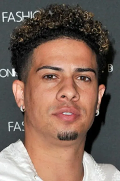 Austin McBroom interpretando a Self