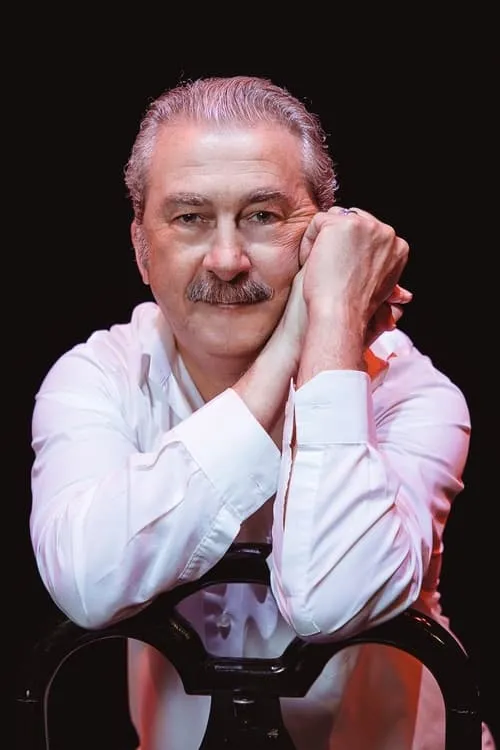 Ayshad Mammadov interpretando a Pasha