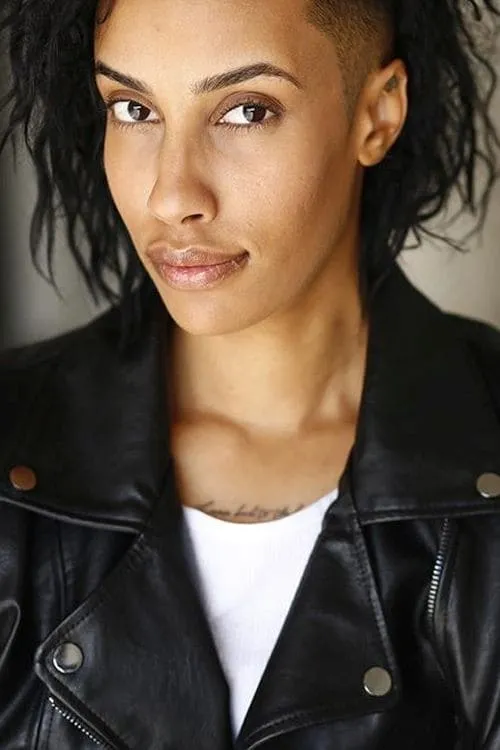 AzMarie Livingston interpretando a Stacey