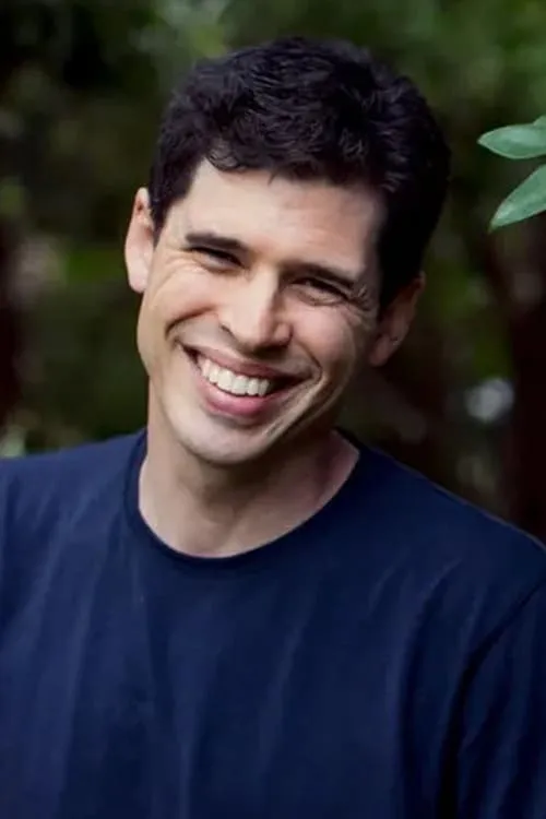 Max Brooks interpretando a Himself