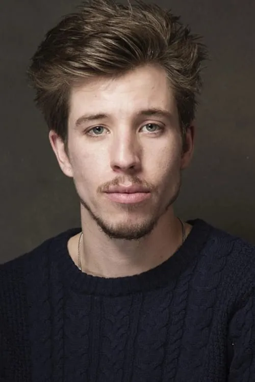 Beau Knapp interpretando a Officer Mike Randall