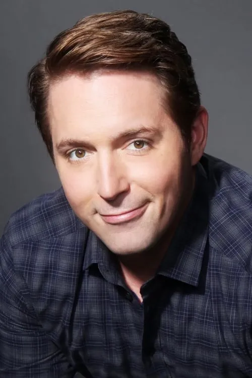 Beck Bennett interpretando a Pat