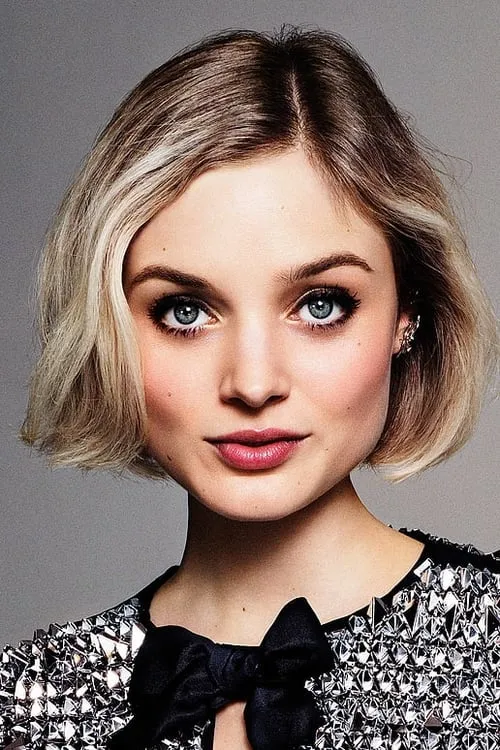 Bella Heathcote interpretando a 