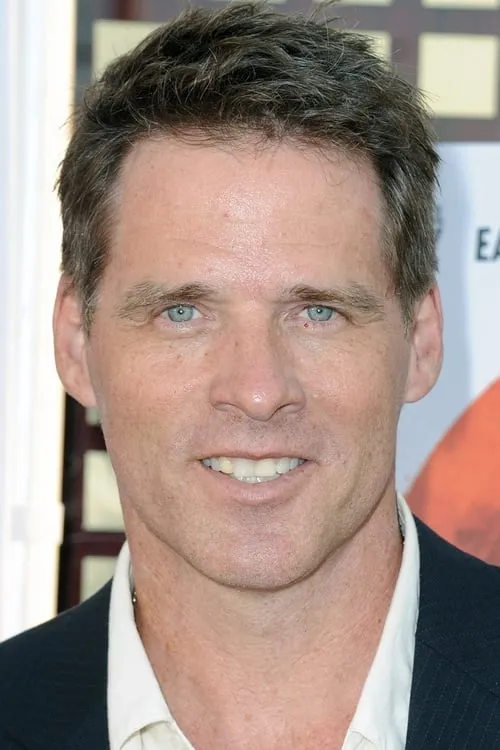 Ben Browder interpretando a Brandon Davis