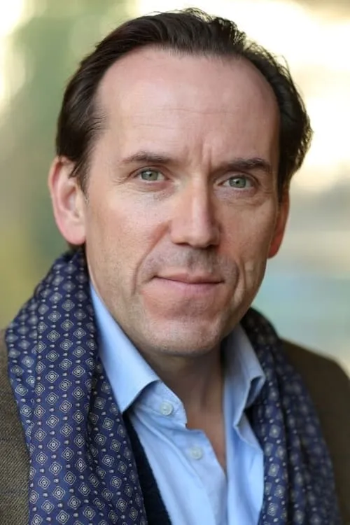 Ben Miller interpretando a Gavin McLeod