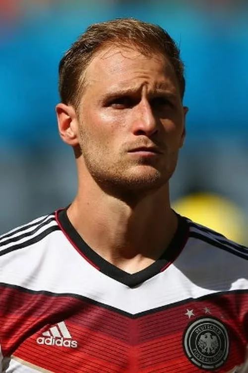 Benedikt Höwedes en el reparto