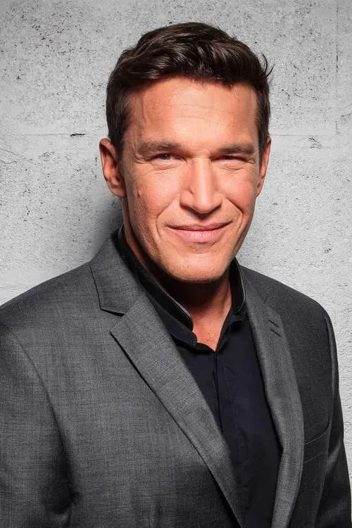 Benjamin Castaldi interpretando a Benjamin Castaldi