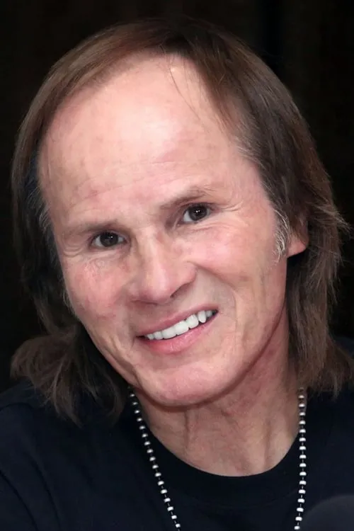 Benny Urquidez interpretando a Billy Ortega