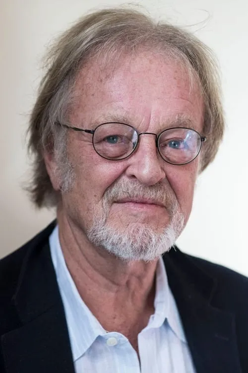 Bernard Cornwell interpretando a Bill