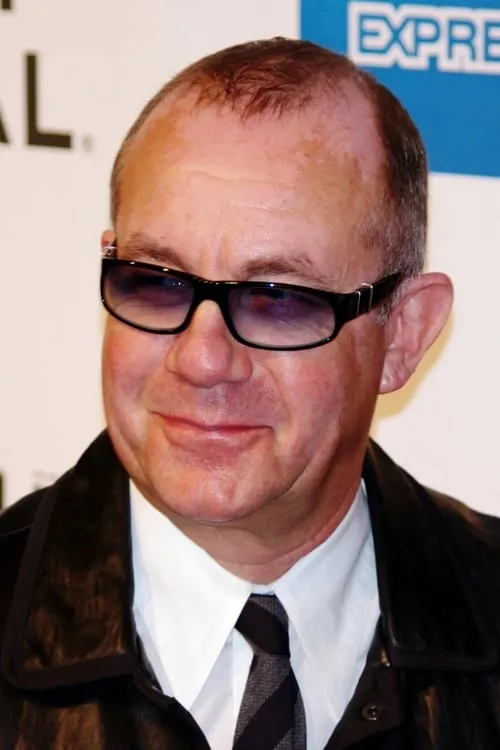 Bernie Taupin interpretando a Self