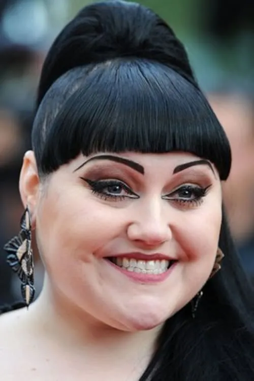 Beth Ditto interpretando a Herself