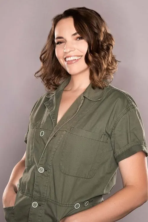 Beth Stelling interpretando a Woman