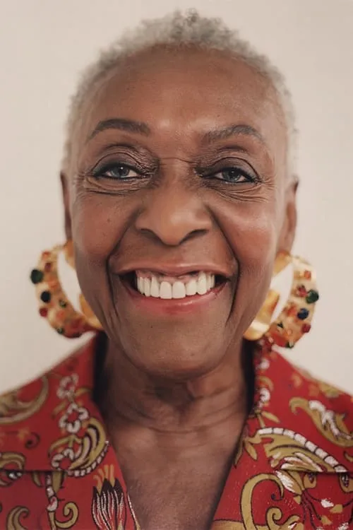 Bethann Hardison interpretando a Grandma