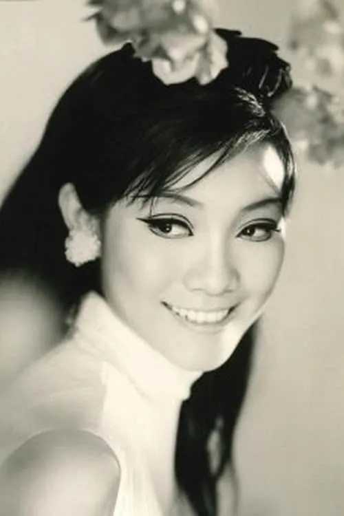 Betty Chung interpretando a Mei Ling