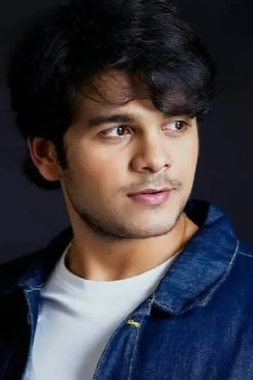 Bhavya Gandhi interpretando a Kartik