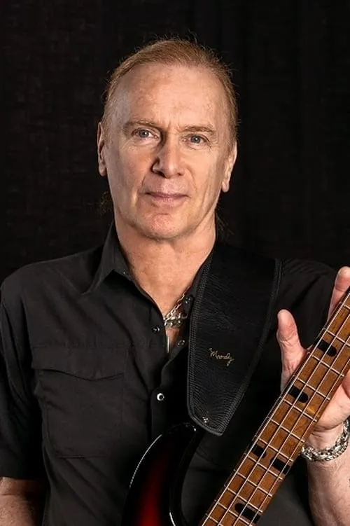 Billy Sheehan interpretando a Himself - Bass