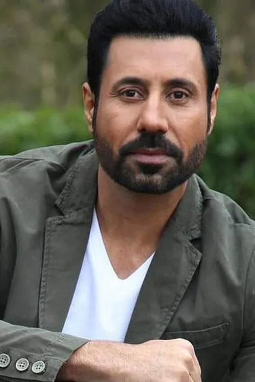 Binnu Dhillon interpretando a 