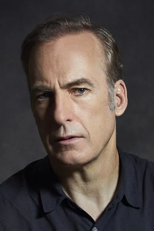 Bob Odenkirk interpretando a Pageant MC