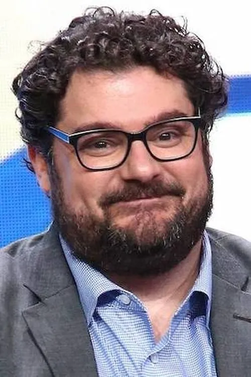 Bobby Moynihan interpretando a Self