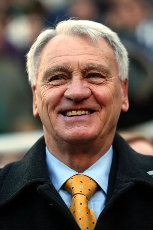 Bobby Robson interpretando a Self