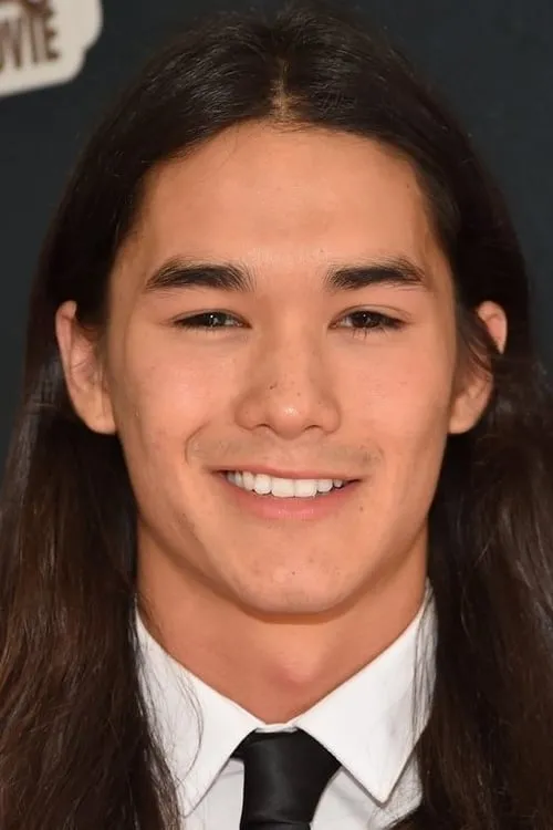 Booboo Stewart interpretando a Jay