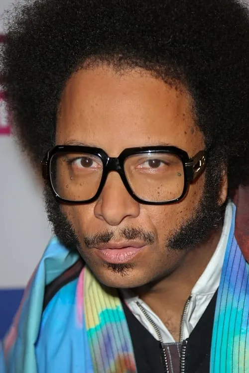 Boots Riley interpretando a Self