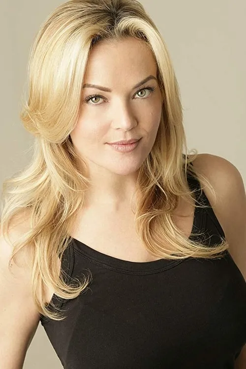 Brandy Ledford interpretando a Renee