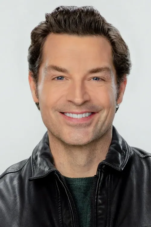 Brennan Elliott interpretando a Michael