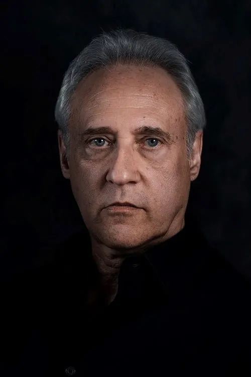 Foto de perfil del actor Brent Spiner en el reparto