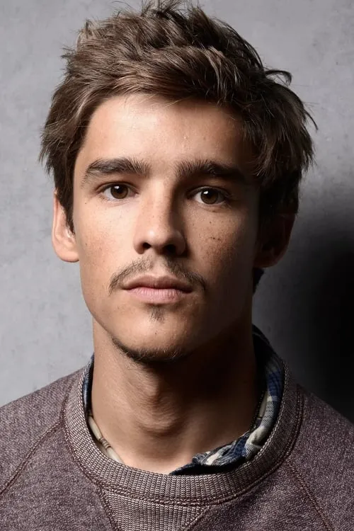 Brenton Thwaites en el reparto